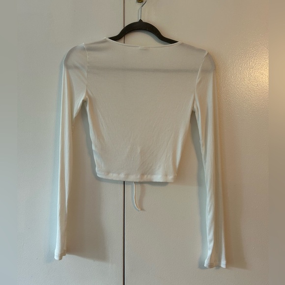 Aritzia Sunday best long sleeve crop top - Picture 3 of 3